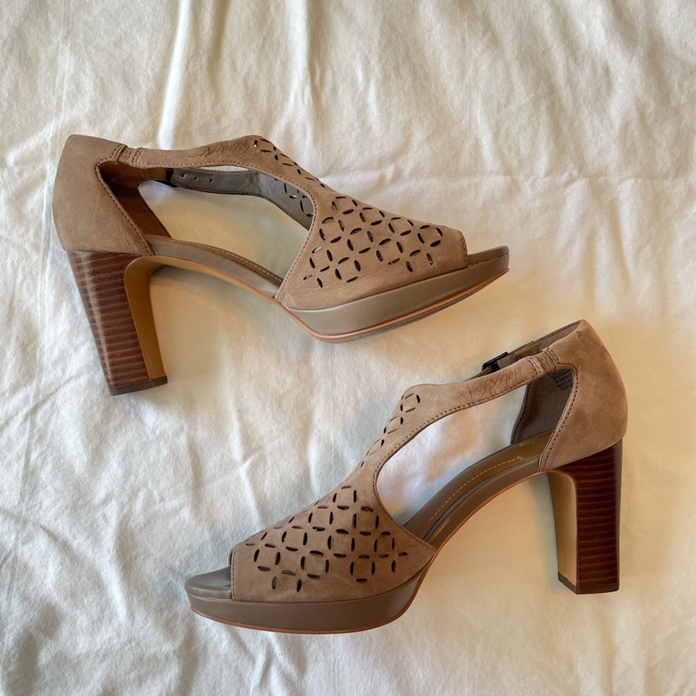 Clark’s heels, size 8.5